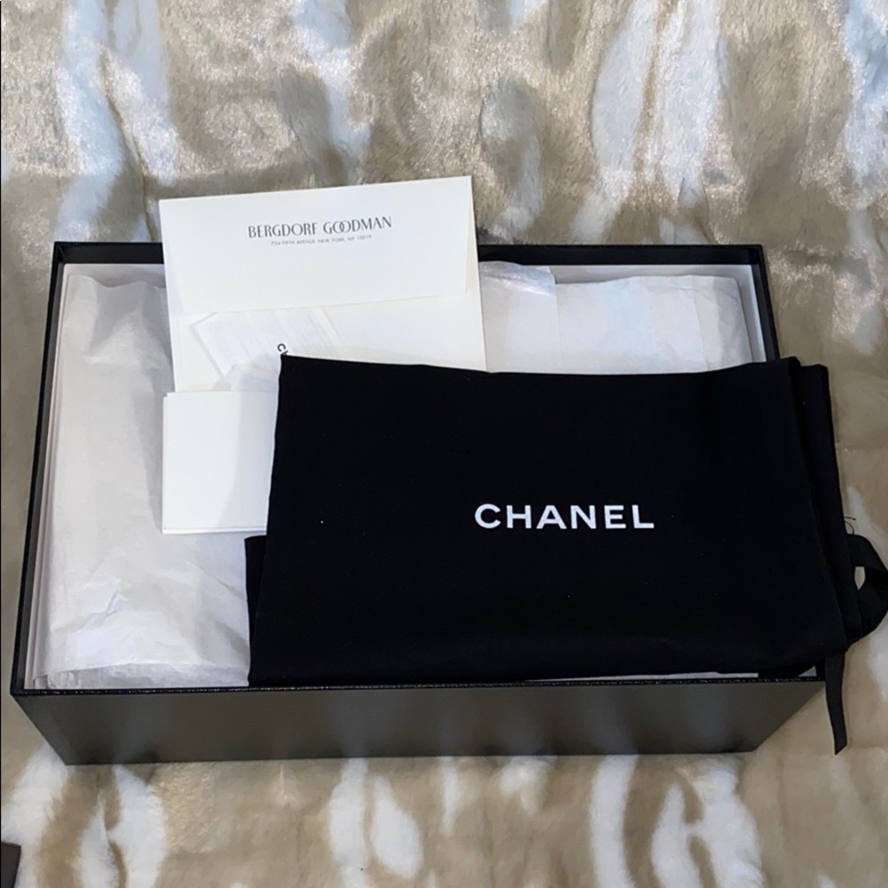 ❌SOLD❌ BRANDNEW IN BOX CHANEL RUNNERS - Picture 6 of 8